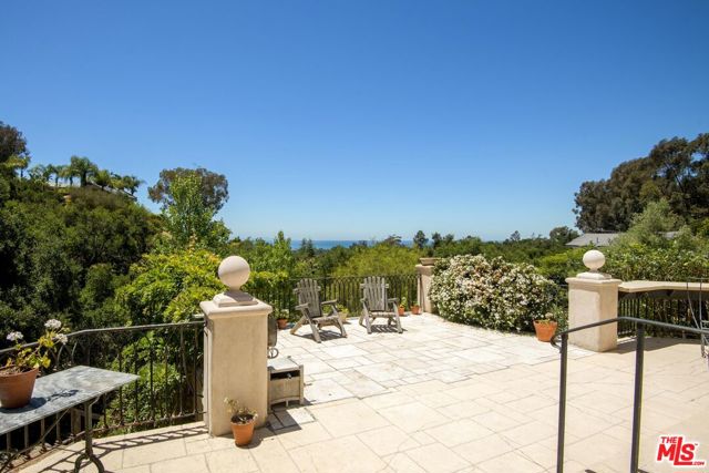2899 Hidden Valley Lane, Montecito CA: https://media.crmls.org/mediaz/86af3d48-595d-480d-b7d4-c864a8f1670a.jpg