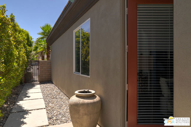 2160 N Hermosa Drive, Palm Springs CA: https://media.crmls.org/mediaz/86af9288-9f68-4094-8f8f-3717c961d626.jpg