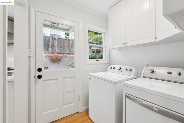 2250 Bywood Dr, Oakland CA: https://media.crmls.org/mediaz/86afadcd-fe3d-4a3e-9919-6eed1a0cc518.jpg