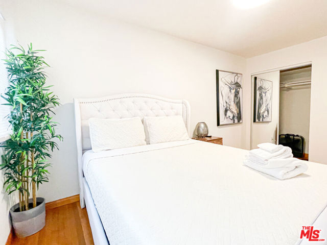 1169 Amherst Avenue, Los Angeles CA: https://media.crmls.org/mediaz/86afc100-7c72-4618-a487-d8723fa0a467.jpg