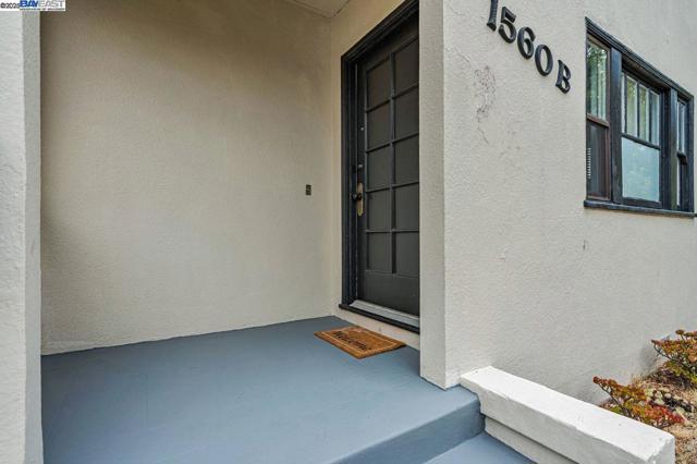 1560 Lincoln Ave #B, Alameda CA: https://media.crmls.org/mediaz/86b02d24-00f5-49ea-bbbd-9c26fb855794.jpg