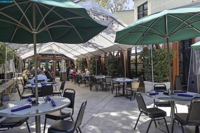 1285 Avenida Sevilla, Walnut Creek CA: https://media.crmls.org/mediaz/86b04513-485f-4729-ad83-16fbec8e8f92.jpg