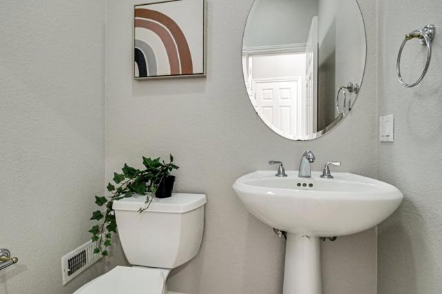 147 Fremont Avenue, Los Altos CA: https://media.crmls.org/mediaz/86b0f67e-2abb-4f27-af98-f0220189ea50.jpg
