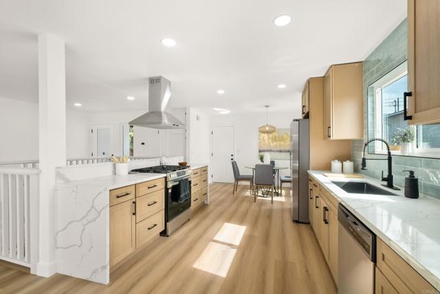 Detail Gallery Image 3 of 44 For 552 Felicita Ave, Spring Valley,  CA 91977 - 5 Beds | 3 Baths