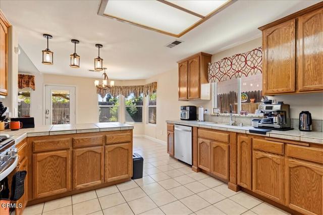 Detail Gallery Image 16 of 46 For 5813 Ragusa Ln, Bakersfield,  CA 93308 - 3 Beds | 2 Baths
