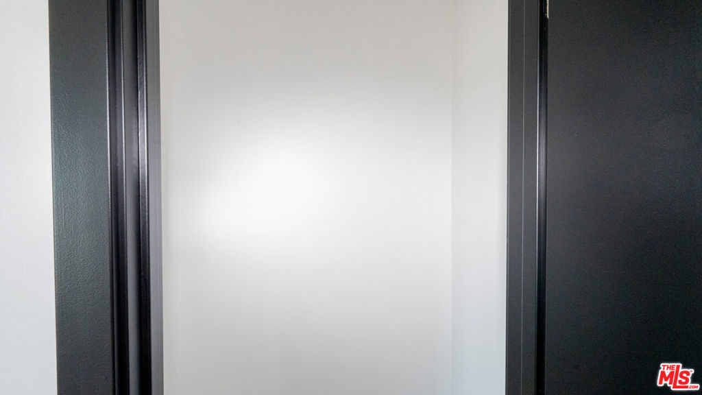 https://media.crmls.org/mediaz/86b13862-9235-4a3f-8c03-2d2996727a3a.jpg?preset=X-Large