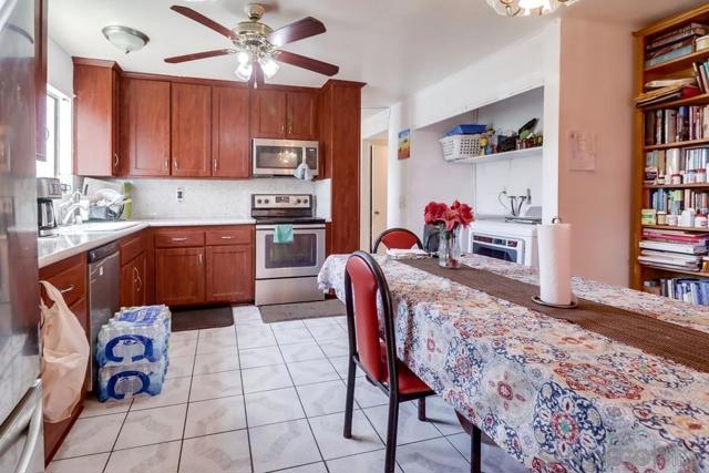 201 Treewood Street, San Diego CA: https://media.crmls.org/mediaz/86b1d0d3-bcdd-4067-8c5e-1fc0ee9b5b38.jpg
