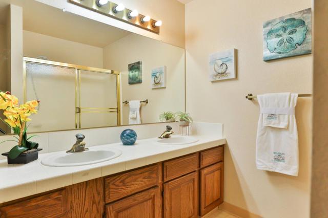 8760 Rancho Hills Drive, Gilroy CA: https://media.crmls.org/mediaz/86b20728-079f-41d2-8a80-bcbd3ac9542e.jpg