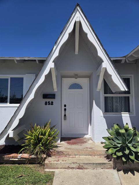 852 5th Street, Imperial Beach CA: https://media.crmls.org/mediaz/86b26fe0-1aa3-4220-98e2-a1a226aaa2eb.jpg