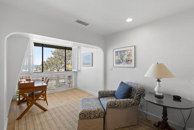 1552 Camino Del Mar, Del Mar CA: https://media.crmls.org/mediaz/86b3363d-b4bc-473f-b79d-001b3b849d5f.jpg