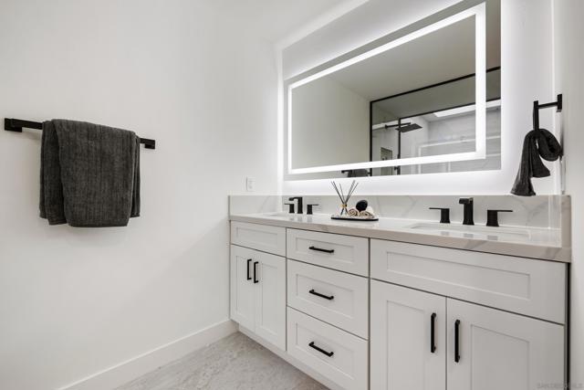 6555 Caminito Northland, La Jolla CA: https://media.crmls.org/mediaz/86b36f33-863a-44cb-b67c-3a81364b9feb.jpg
