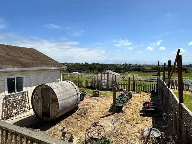 15570 Del Monte Farms Road, Castroville CA: https://media.crmls.org/mediaz/86b37372-4ea1-4383-9881-3d66096c4a84.jpg