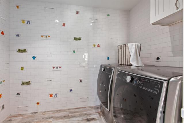 6817 Vianda Ct Court, Carlsbad CA: https://media.crmls.org/mediaz/86b380c4-a02c-459c-9a5c-d42cbed745f0.jpg