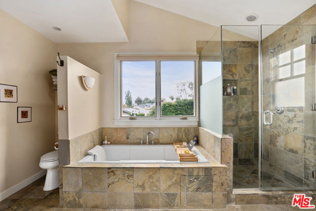 2439 Glyndon Avenue, Venice CA: https://media.crmls.org/mediaz/86b3d835-281e-49ec-9f26-bf9a2e5fee25.jpg