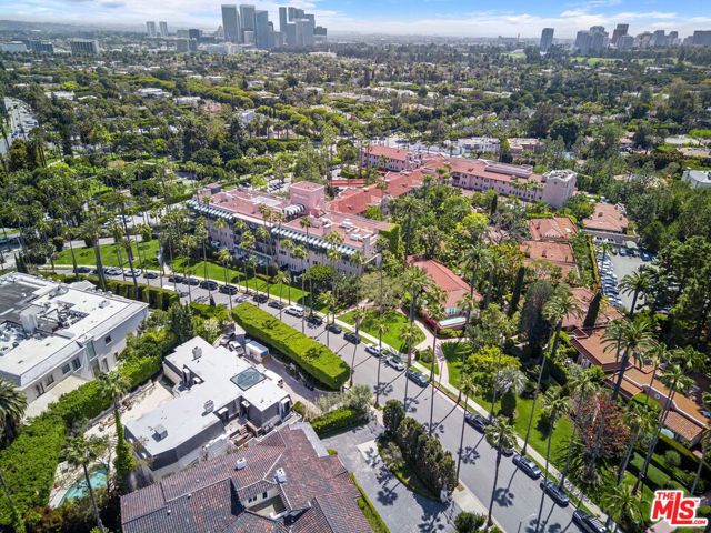 910 N Crescent Drive, Beverly Hills, CA 90210 Listing Photo  2