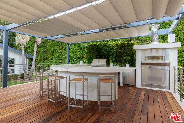 13524 D'Este Drive, Pacific Palisades CA: https://media.crmls.org/mediaz/86b5f997-641d-4d65-81f8-672560271e4d.jpg