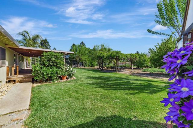 10495 Garcia Lane, Gilroy CA: https://media.crmls.org/mediaz/86b6545f-8508-4678-b3cf-5cc6aa09c6f4.jpg