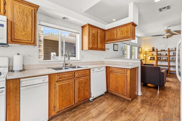 6550 Ponto Dr, Carlsbad CA: https://media.crmls.org/mediaz/86b669ce-42a4-473c-b635-6a5e0cbbec7b.jpg