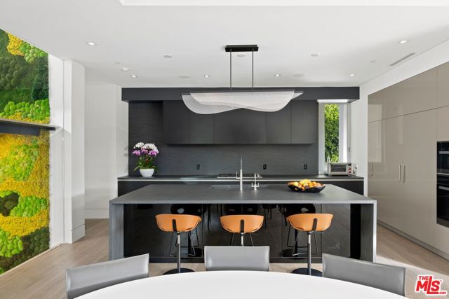 1410 Georgina Avenue, Santa Monica CA: https://media.crmls.org/mediaz/86b6d5e6-9e0e-4ab8-b3b3-9449b51af086.jpg