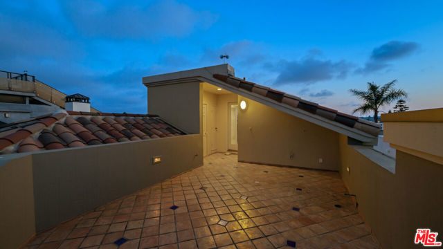 5105 Via Donte, Marina del Rey CA: https://media.crmls.org/mediaz/86b6eeb6-4226-4be9-a8fa-b29103caa0a3.jpg