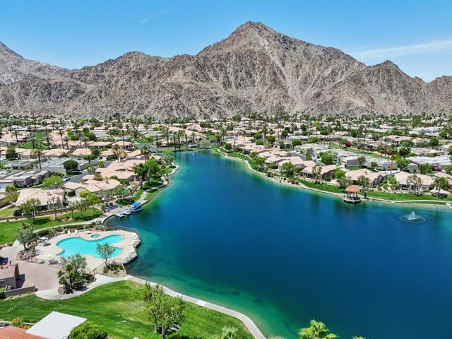48509 ViA Encanto, La Quinta CA: https://media.crmls.org/mediaz/86b747cc-9c74-4de0-a44b-0cb09619a4e2.jpg