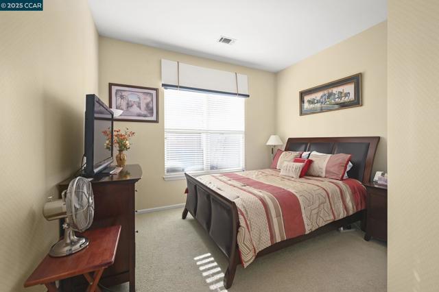 1105 Peacock Creek Dr, Clayton CA: https://media.crmls.org/mediaz/86b75950-a2b5-45ec-b13c-6416298156f8.jpg