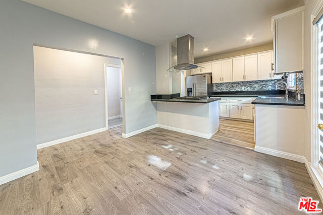801 N Alexandria Avenue, Los Angeles CA: https://media.crmls.org/mediaz/86b7653e-125a-4685-9cfb-3b808cd74ef9.jpg