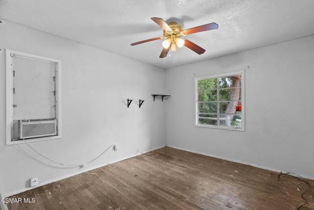 17917 Burbank Boulevard, Encino CA: https://media.crmls.org/mediaz/86b85a9a-5c54-4ebc-b754-c3712bd0d528.jpg