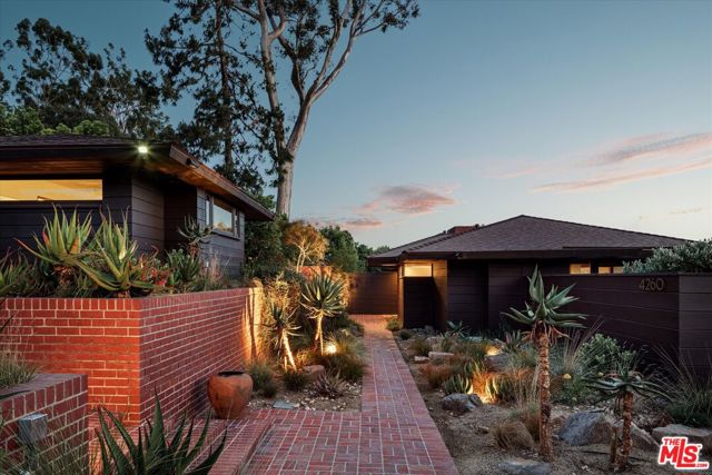 4260 Sea View Lane, Los Angeles CA: https://media.crmls.org/mediaz/86b86575-b753-4005-a258-b188bd576132.jpg