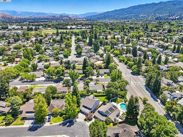 5995 Via Del Cielo, Pleasanton CA: https://media.crmls.org/mediaz/86b8a992-589a-46f4-bd55-4a0970737067.jpg