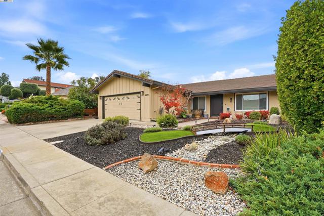 4490 Buckthorn Ct, Concord CA: https://media.crmls.org/mediaz/86b96f66-ffec-4ccc-a805-c4e262e006f2.jpg