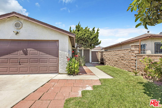 433 97th Street, Los Angeles, California 90003, 3 Bedrooms Bedrooms, ,2 BathroomsBathrooms,Single Family Residence,For Sale,97th,25543483