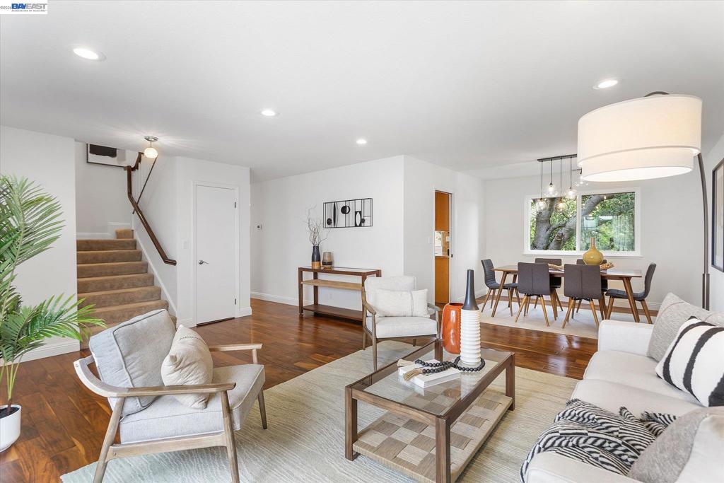 https://media.crmls.org/mediaz/86b9ce79-6c3a-48df-b62d-eca3cf7bc83a.jpg?preset=X-Large