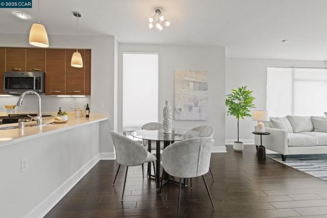 555 Ygnacio Valley Rd, Walnut Creek CA: https://media.crmls.org/mediaz/86b9e003-c50c-4802-ad82-653754d6b427.jpg