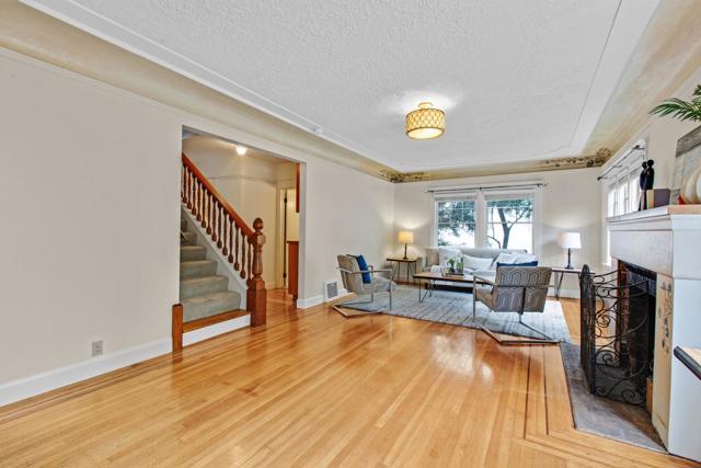 329 Pope Street, Menlo Park CA: https://media.crmls.org/mediaz/86ba5314-24db-405b-912e-071a9576eca0.jpg