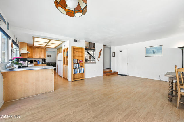 1589 N Alva Circle, Simi Valley CA: https://media.crmls.org/mediaz/86baad5d-c06b-4772-9dd9-4fe90981cc84.jpg