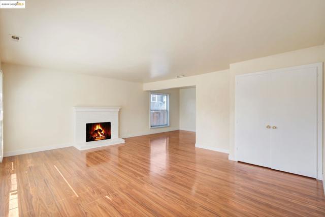 527 42nd Street, Richmond CA: https://media.crmls.org/mediaz/86bbd070-332a-4e71-b9a8-f13bf94b49f8.jpg