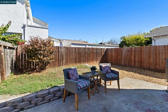 4010 Masterson St, Oakland CA: https://media.crmls.org/mediaz/86bc60ae-6c8d-41d4-9433-f5d0bd715d1d.jpg