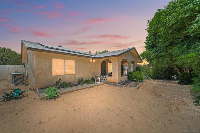 7520 Oakwood Ave, Hesperia CA: https://media.crmls.org/mediaz/86bcdbd8-d851-4d8a-afa3-eafb689cef2a.jpg