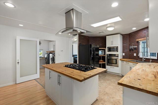 3535 Linda Vista Drive, San Marcos CA: https://media.crmls.org/mediaz/86bd4771-0e33-4ec1-8865-ae52dee7af37.jpg