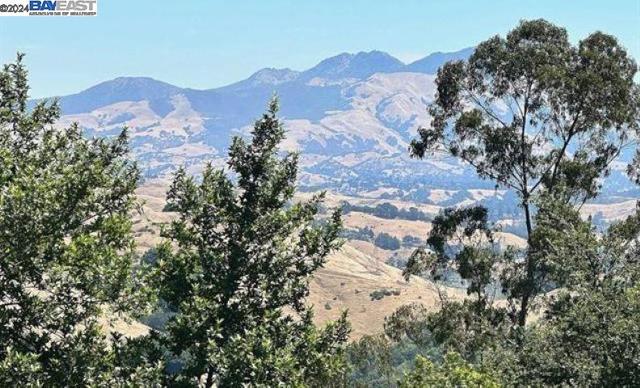 0 Villanova Dr, Oakland CA: https://media.crmls.org/mediaz/86bdfe57-08b2-42b7-9da6-721c5328271c.jpg