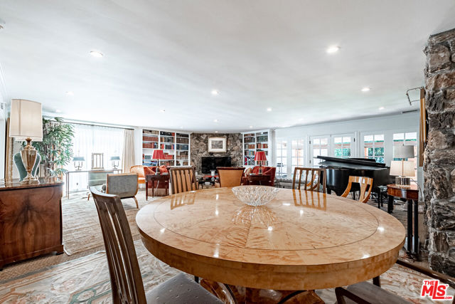 165 N Las Palmas Avenue, Los Angeles CA: https://media.crmls.org/mediaz/86be680f-1f48-4c05-89af-8ab686c4d2ca.jpg