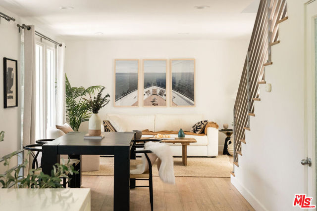12366 Laurel Terrace Drive, Studio City CA: https://media.crmls.org/mediaz/86bfbbde-b498-446a-80b6-bd50ca5bb1d3.jpg
