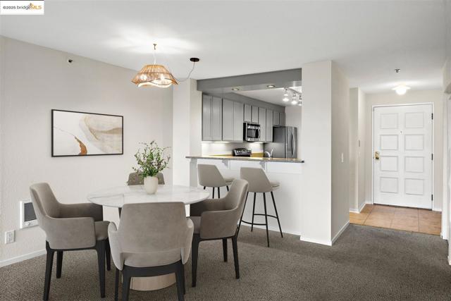1301 Quarry Ct, Richmond CA: https://media.crmls.org/mediaz/86bffd7b-3fb2-40f6-80ad-acacf4a58a27.jpg