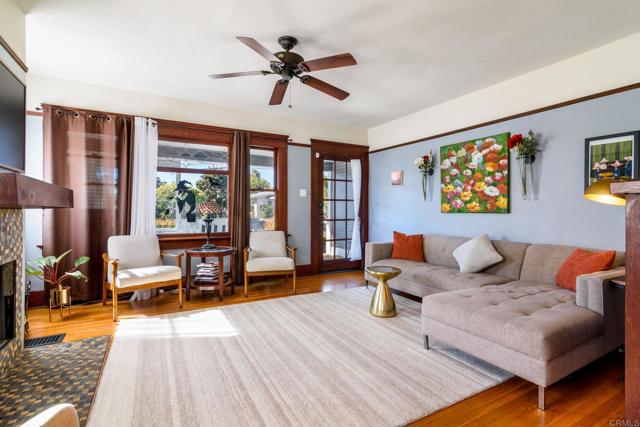 Detail Gallery Image 6 of 44 For 3915 Falcon St, San Diego,  CA 92103 - 3 Beds | 3 Baths