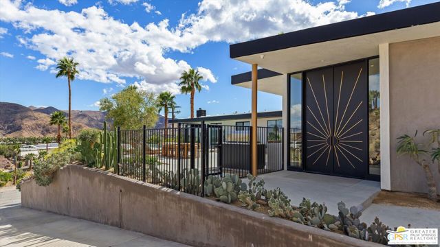 2481 Cahuilla Hills Drive, Palm Springs, CA 92264