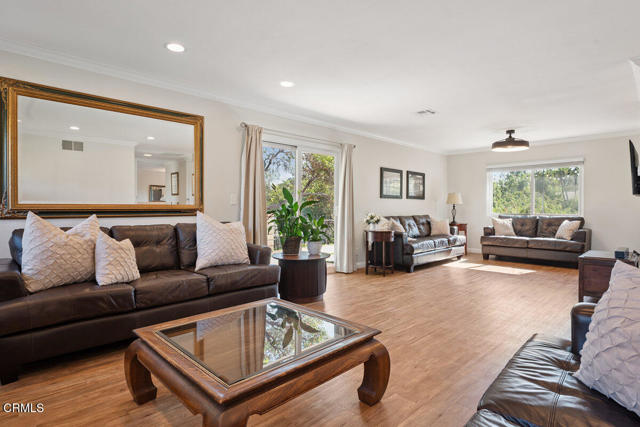 354 Larch Crest Court, Newbury Park CA: https://media.crmls.org/mediaz/86c0e8aa-3995-48c4-b6d3-9804b15eead9.jpg