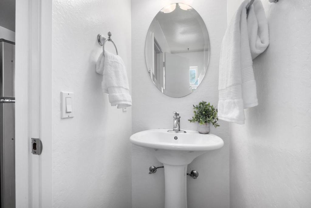 https://media.crmls.org/mediaz/86c1f829-0601-4a22-b91f-886744d1ef99.jpg?preset=X-Large