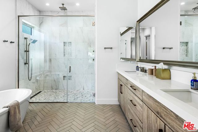 Image 18 of 63 For 75403 Mansfield Drive