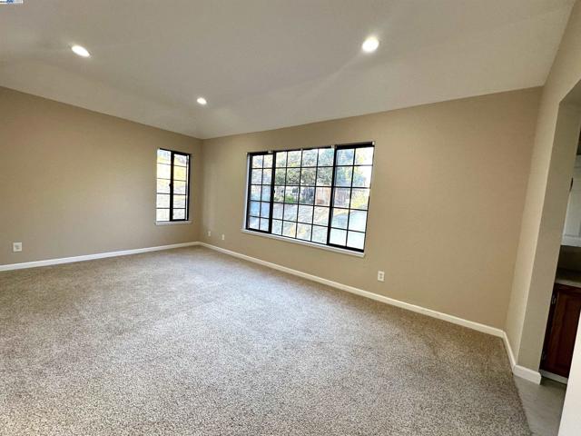 2000 Canyon Woods Dr, San Ramon CA: https://media.crmls.org/mediaz/86c2a1d6-6e01-467c-ad84-3e94cde523b4.jpg